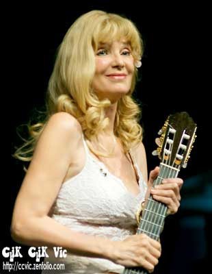 photo of Liona Boyd performing at the Taste of the Danforth. Photo credit Vincent Banial