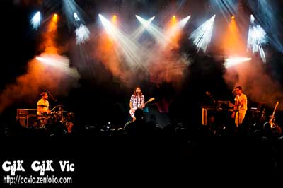 Photo of Dragonette in concert at the CNE Bandshell. Photo credit Vincent Banial