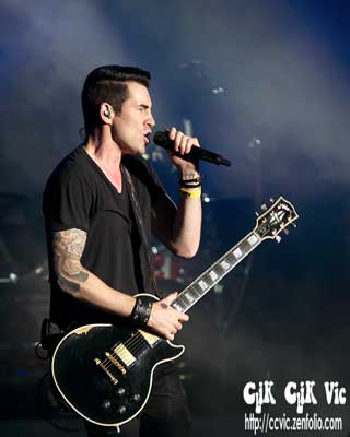Photo of Tyler Connolly on Vocals with Theory of a Deadman performing at the CNE Bandshell. Photo credit ccvic.zenfolio.com