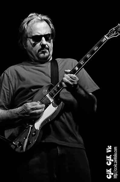 Photo of Toronto's guitarist. Photo credit Vincent Banial and Uniquely TorontoVincent Banial and Uniquely Toronto