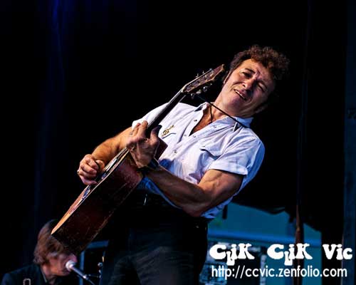 Photo of the Paul James Band performing at the CNE Midway Stage on Aug 18 2014. Photo credit Vincent Banial and Uniquely Toronto