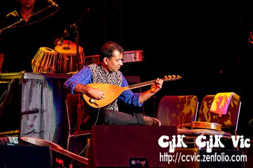 Photo of the Kailash Kher and his band “Kailasa” performing at the CNE Bandsell on Aug 17 2014. Photo Credits CLiK CLiK Vic