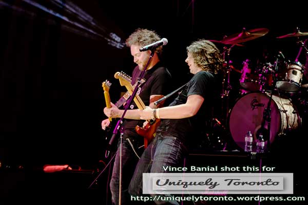 Photo from the Tim Hicks concert at the CNE Bandshell Stage. Photo credit Vincent Banial.