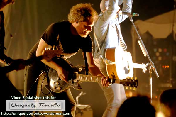 Photo from the Tim Hicks concert at the CNE Bandshell Stage. Photo credit Vincent Banial