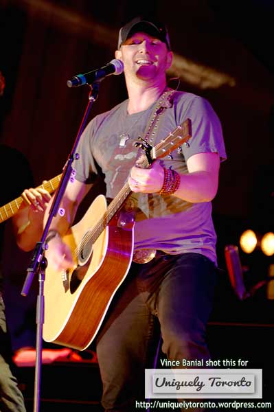 Photo from the Tim Hicks concert at the CNE Bandshell Stage. Photo credit Vincent Banial