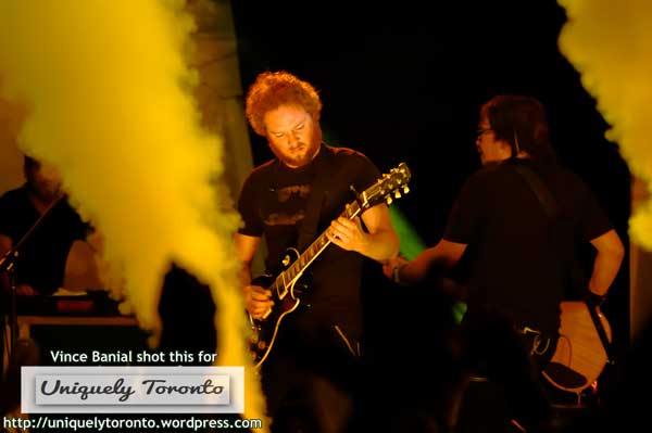 Photo from the Tim Hicks concert at the CNE Bandshell Stage. Photo credit Vincent Banial