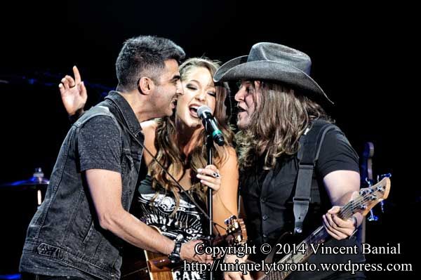 Photo of the Kira Isabella concert at the CNE Bandshell in 2014. Photo credit Vincent Banial and Uniquely Toronto